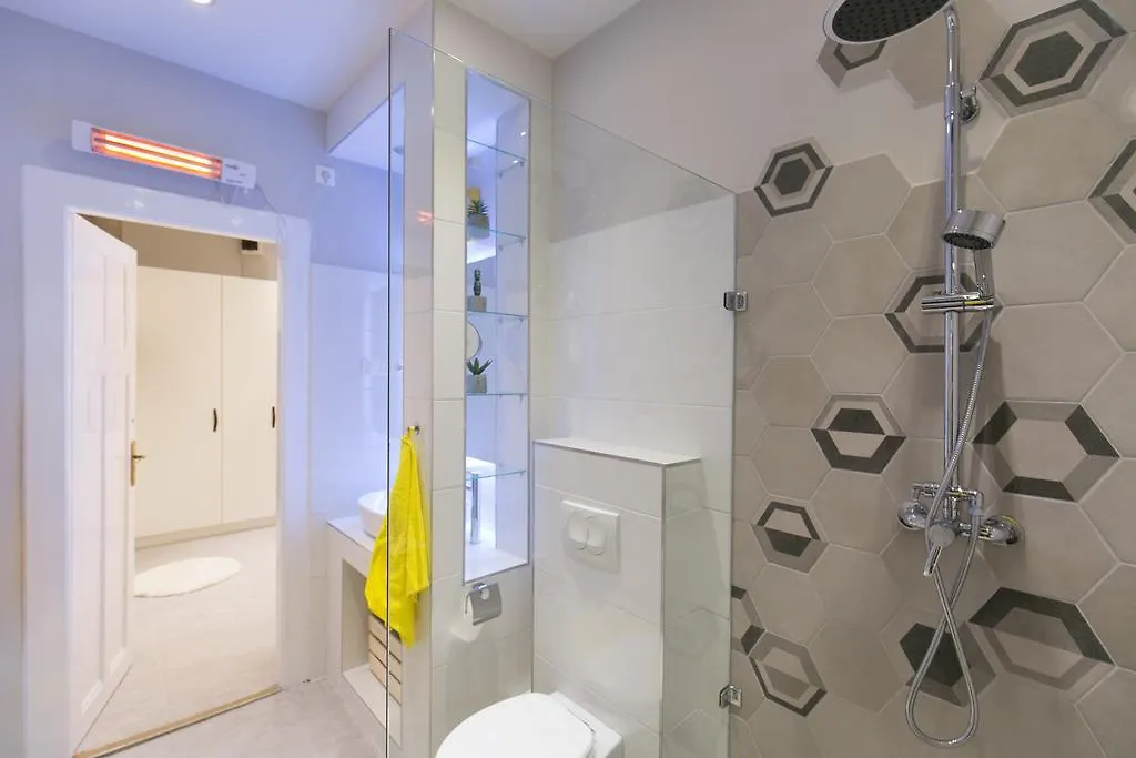 Unique Studio At The Danube With Aircon Budapest Apartment